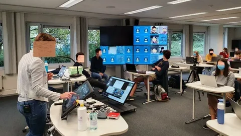 Designing Curriculum for Hybrid Classrooms